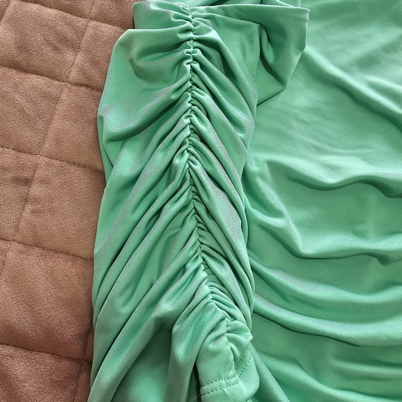 Express Body Contour Compression Ruched One Shoulder Tank - Picture 4 of 5